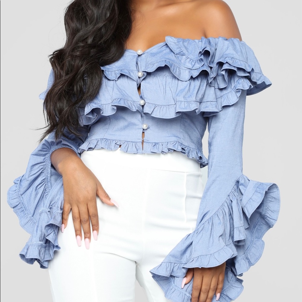 ‼️SOLD‼️BNWT off shoulder fashionova ruffle top